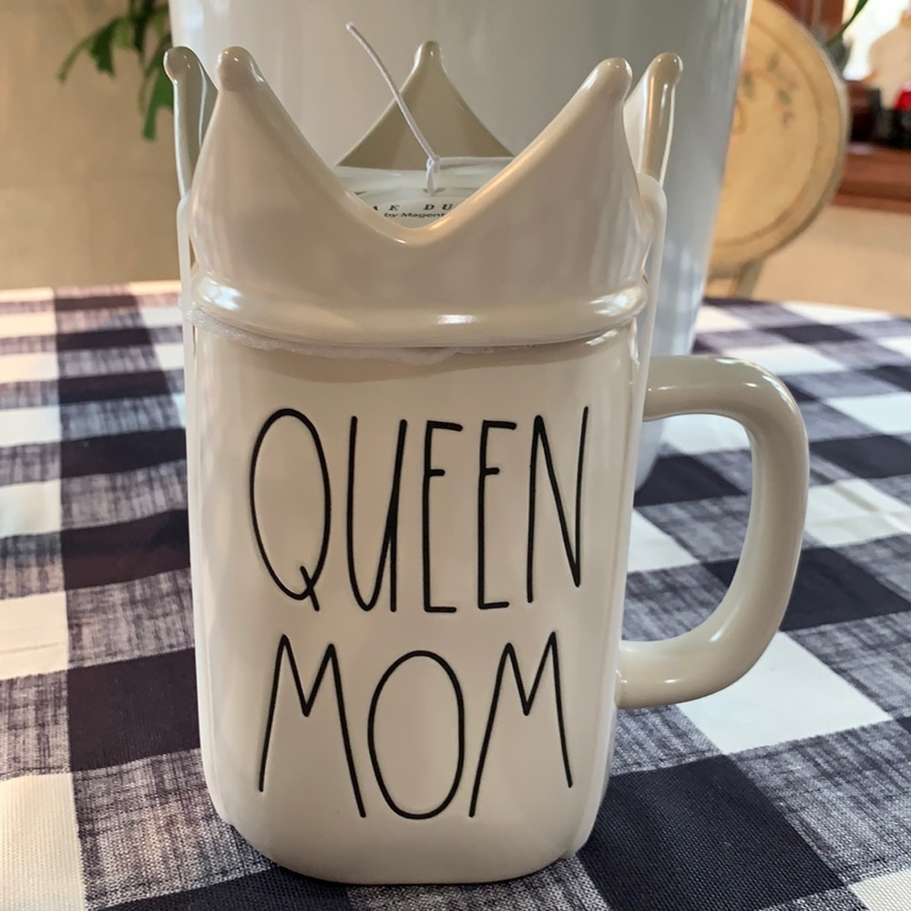 New Rae Dunn Ceramic QUEEN MOM Crown Top Coffee Mu